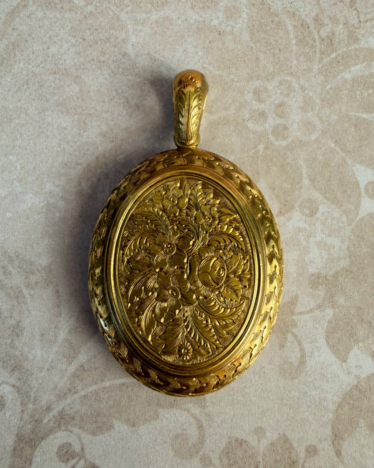 Victorian 18k Yellow Gold Floral Engraved Filigree Large Locket Pendant