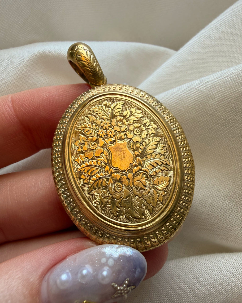 Victorian 18k Yellow Gold Floral Engraved Filigree Large Locket Pendant
