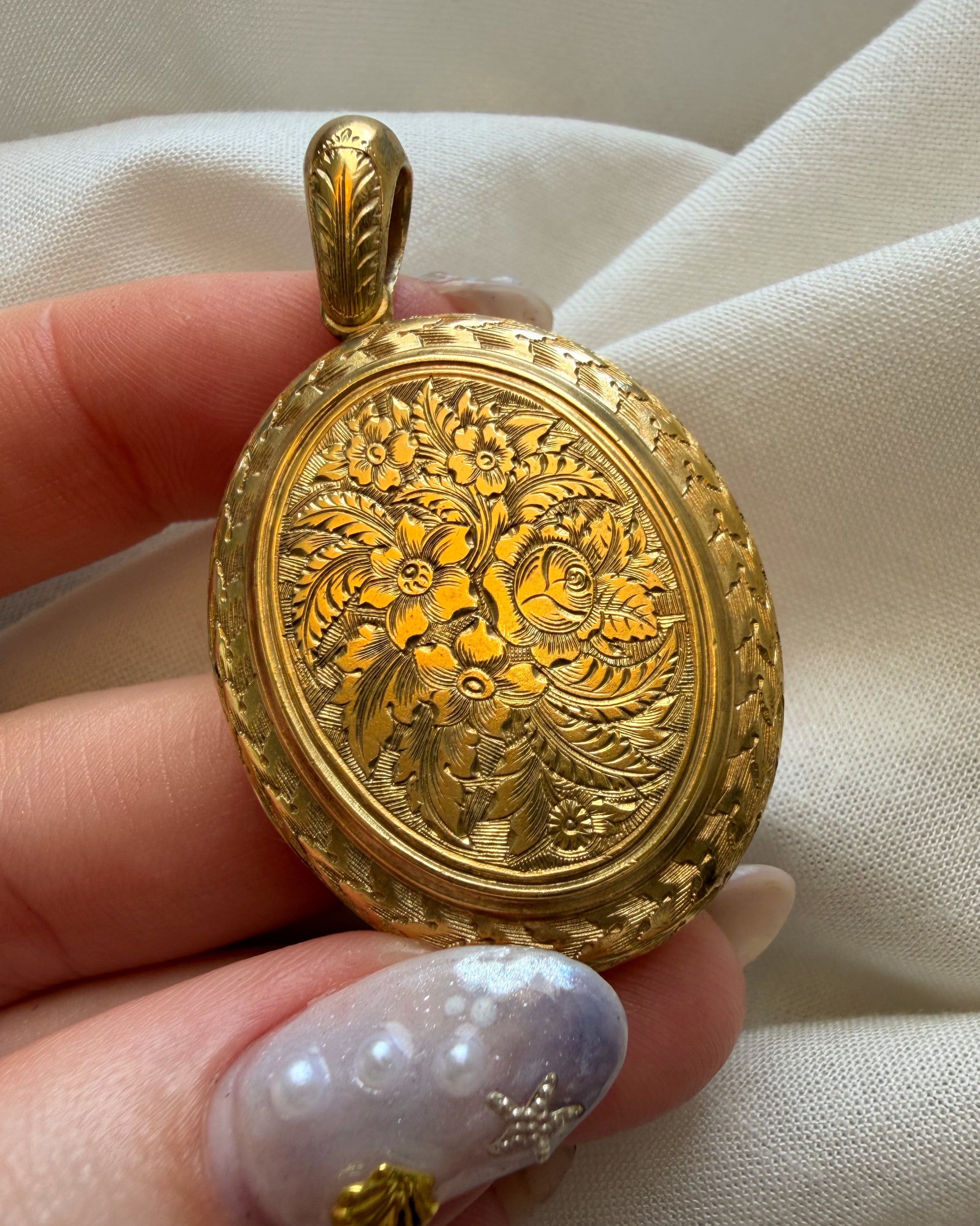 Victorian 18k Yellow Gold Floral Engraved Filigree Large Locket Pendant