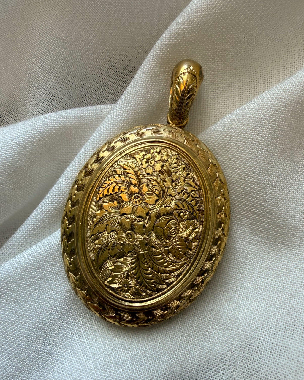 Victorian 18k Yellow Gold Floral Engraved Filigree Large Locket Pendant