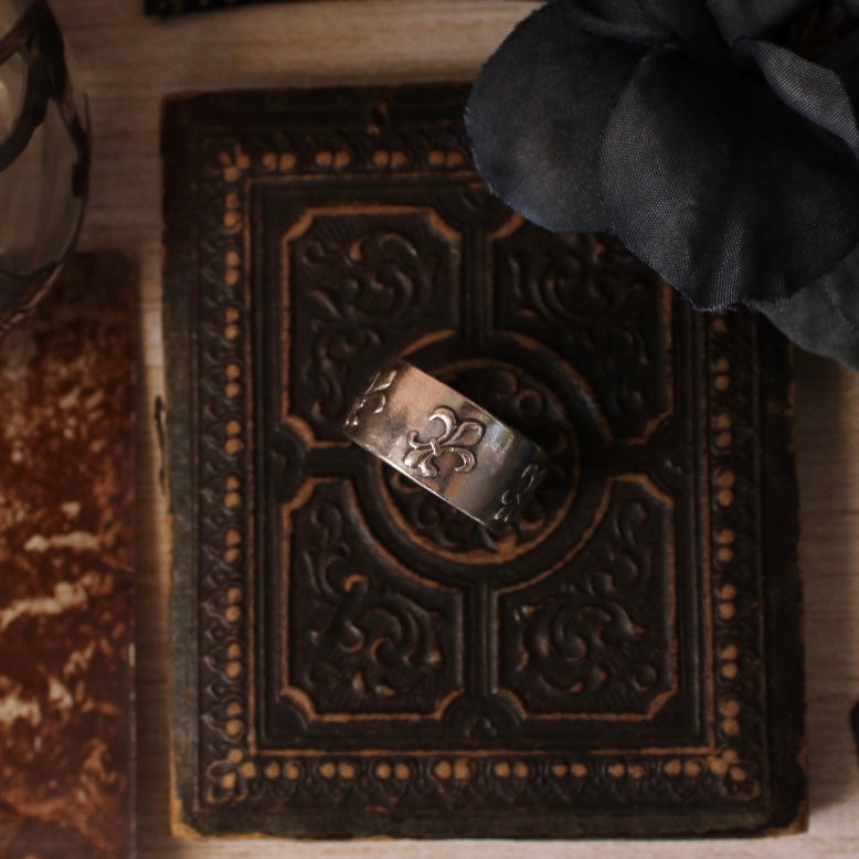 Art Nouveau French Sterling Silver Fleur de Lis Band Ring