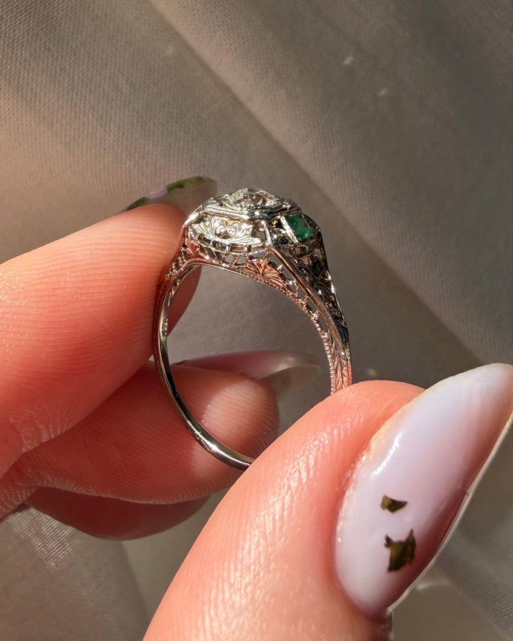 Art Deco 18k White Gold, Old Mine Diamond, and Emerald Filigree Ring - Clover Collective Antiques