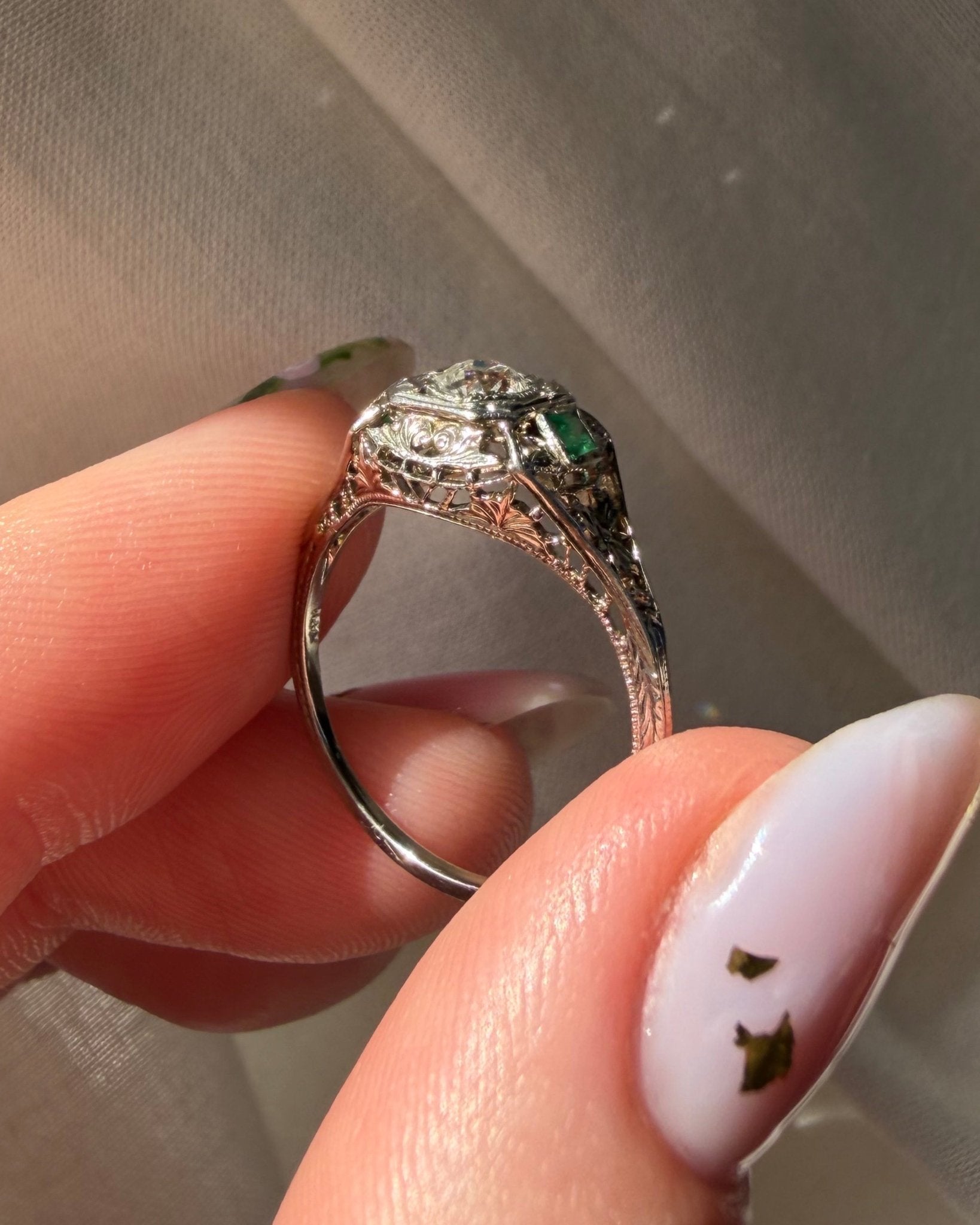 Art Deco 18k White Gold, Old Mine Diamond, and Emerald Filigree Ring - Clover Collective Antiques