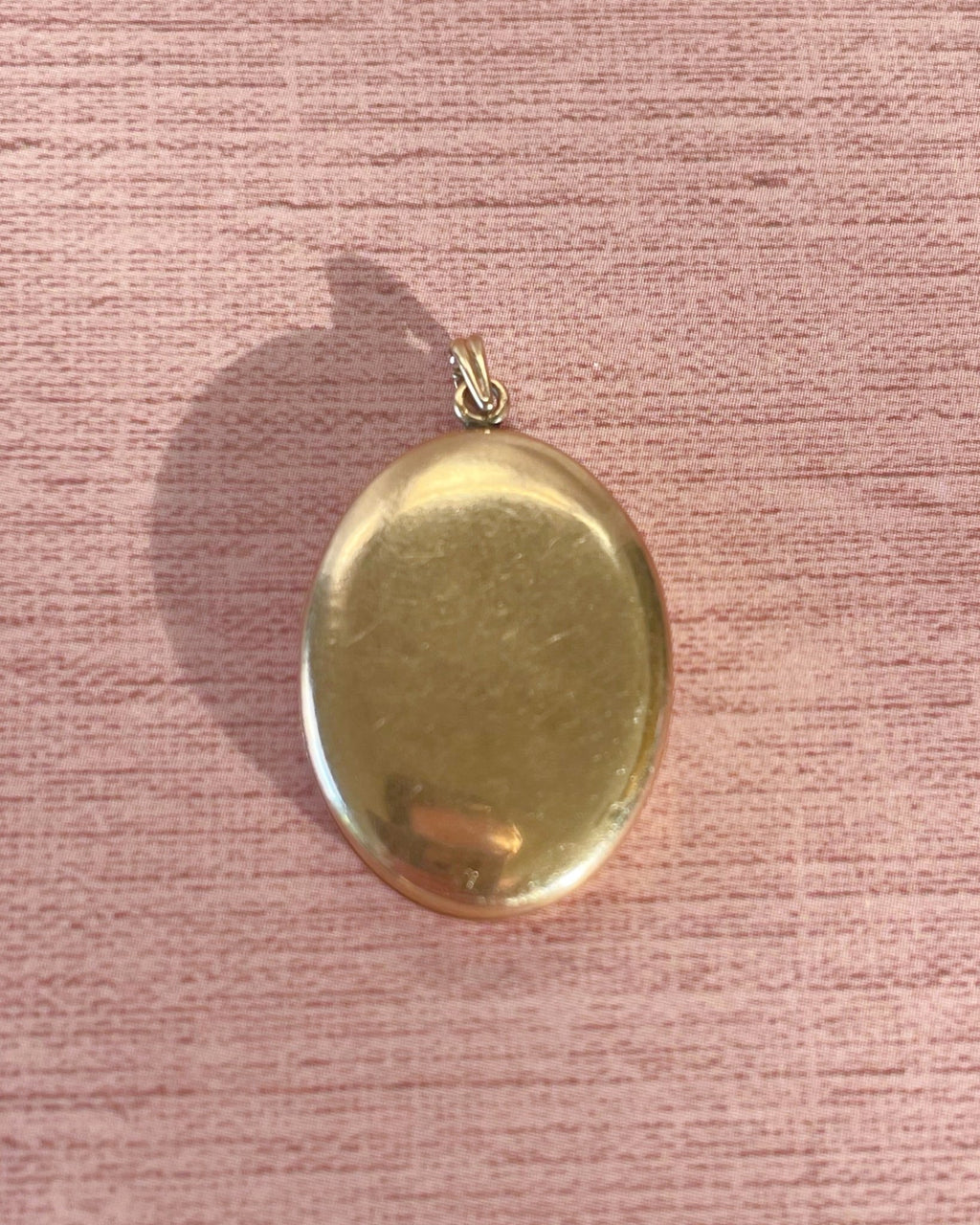 Art Deco Shiman Mfg. Co. Inc. ESEMCO 10k Yellow Gold Oval Locket - Clover Collective Antiques