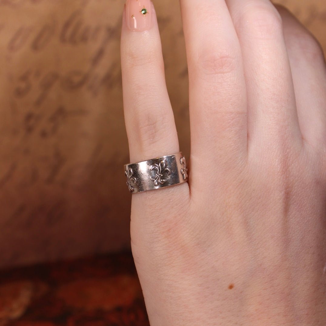 Art Nouveau French Sterling Silver Fleur de Lis Band Ring - Clover Collective Antiques