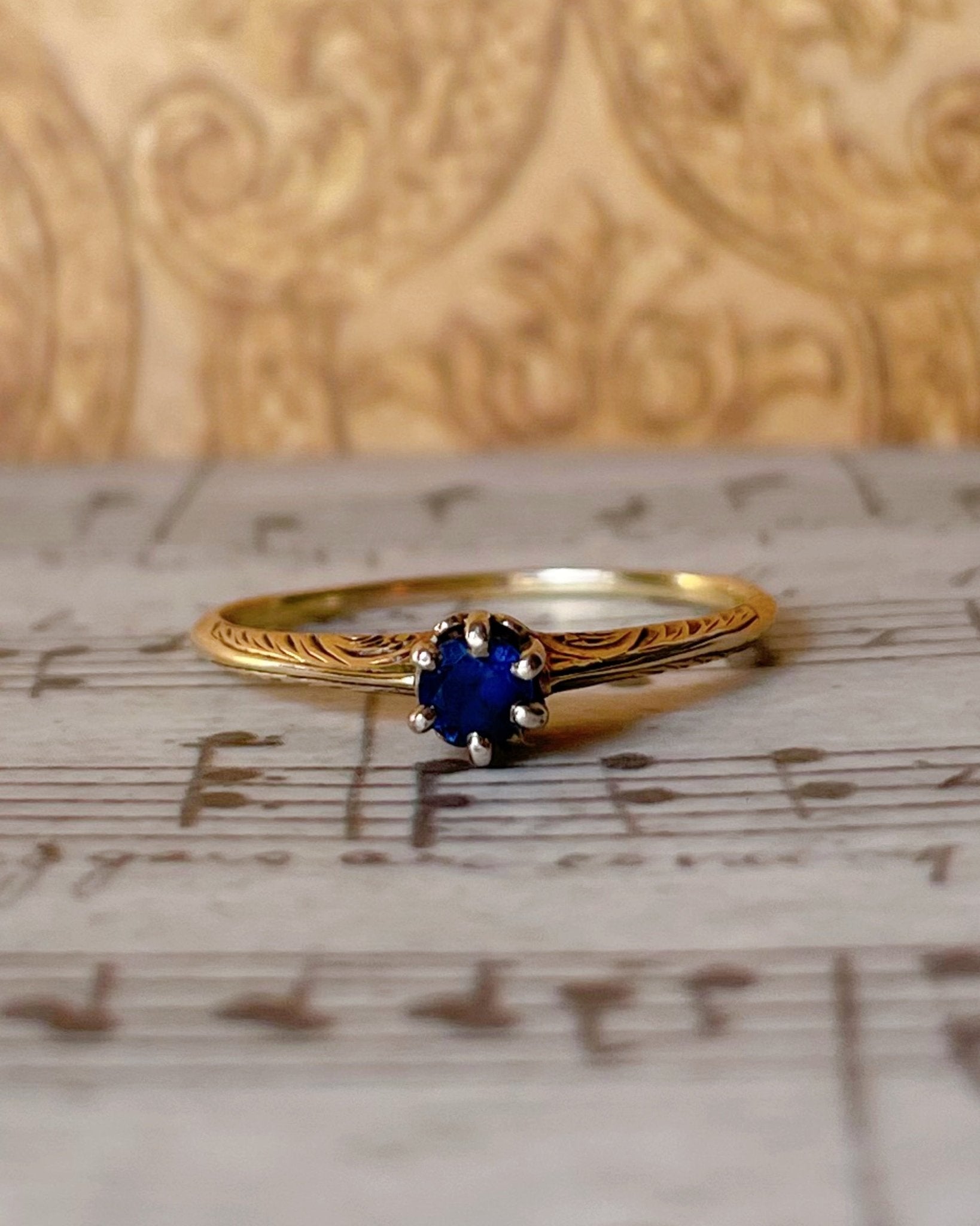 Edwardian 14k Yellow Gold and Sapphire Solitaire Ring - Clover Collective Antiques