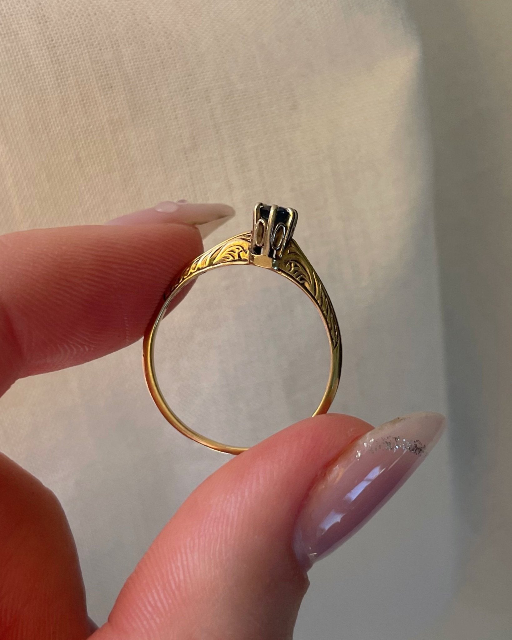 Edwardian 14k Yellow Gold and Sapphire Solitaire Ring - Clover Collective Antiques