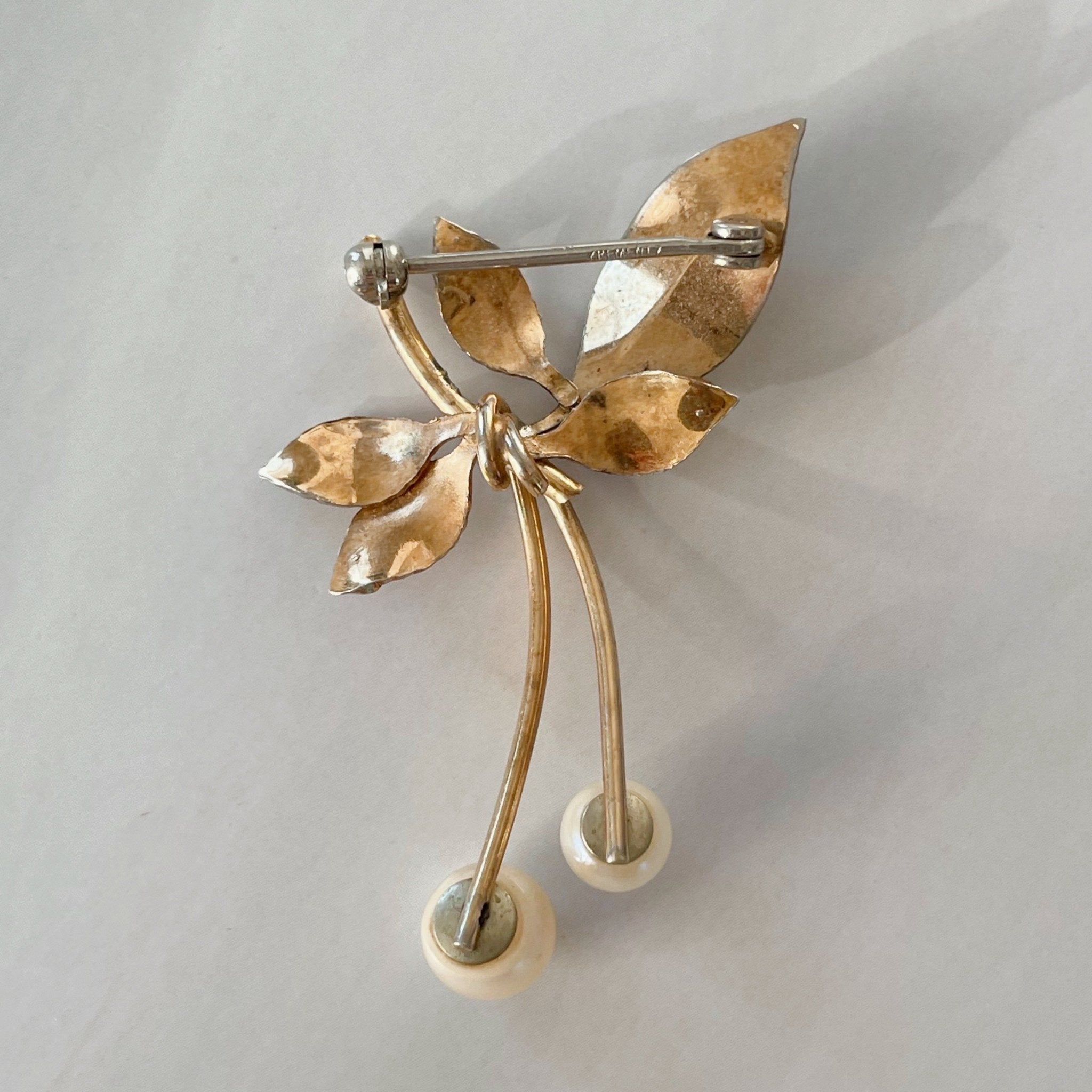 Mid - Century Krementz 14k Yellow Gold Overlay Cultured Pearl Leaf Brooch - Clover Collective Antiques