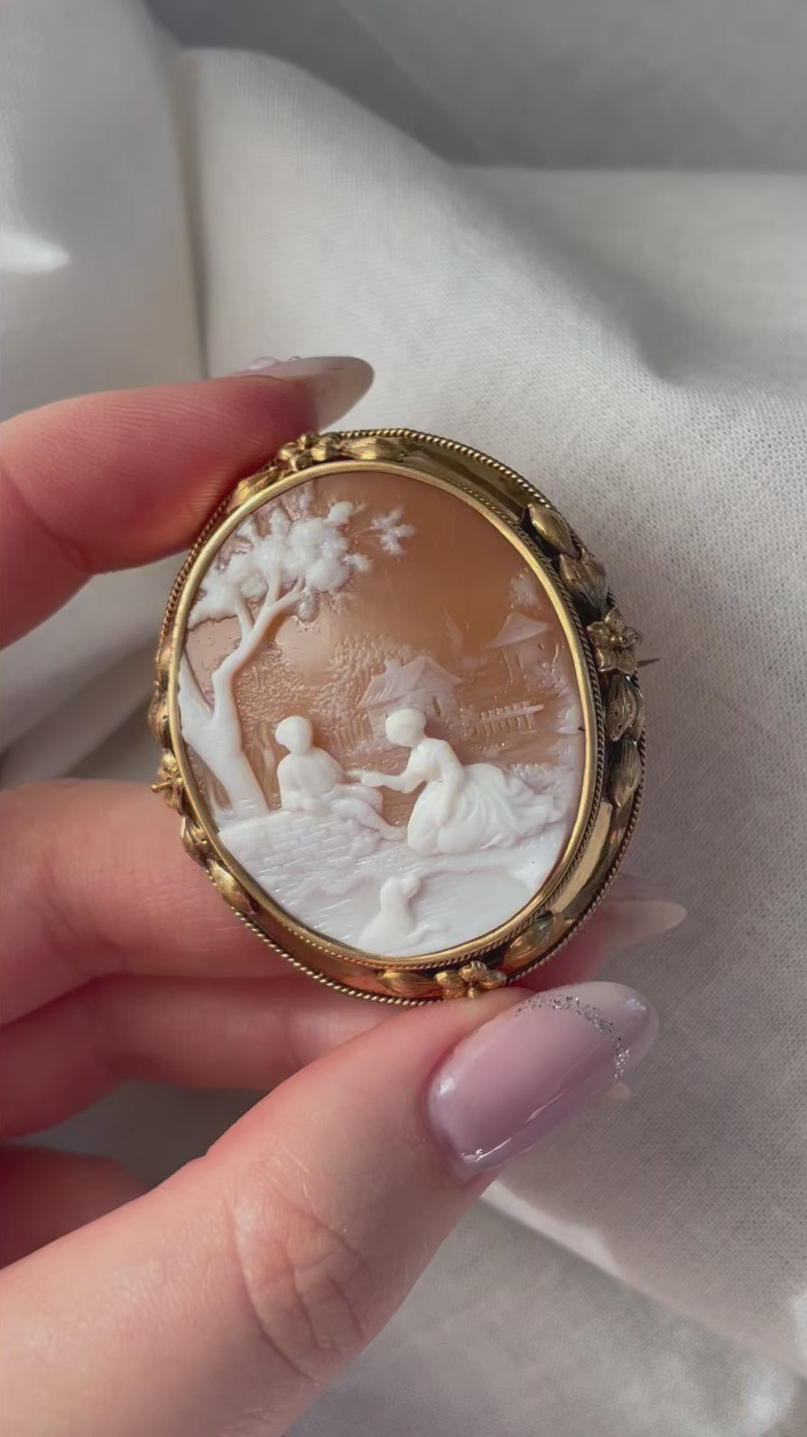Victorian 18k Yellow Gold and Shell Cameo Brooch