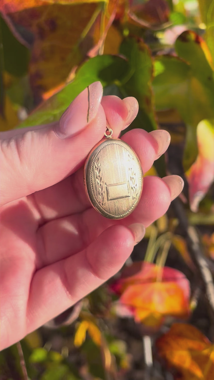 Art Deco Shiman Mfg. Co. Inc. ESEMCO 10k Yellow Gold Oval Locket