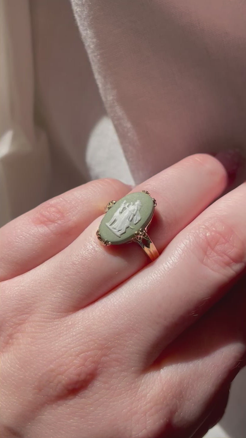 Vintage Wedgewood Jasperware England 14k Yellow Gold Diana and Stag Cameo Ring