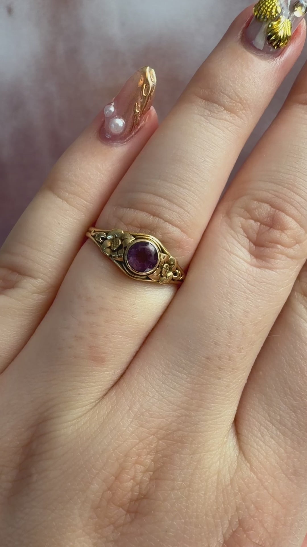 Retro 14k Yellow Gold and Amethyst Flower Ring