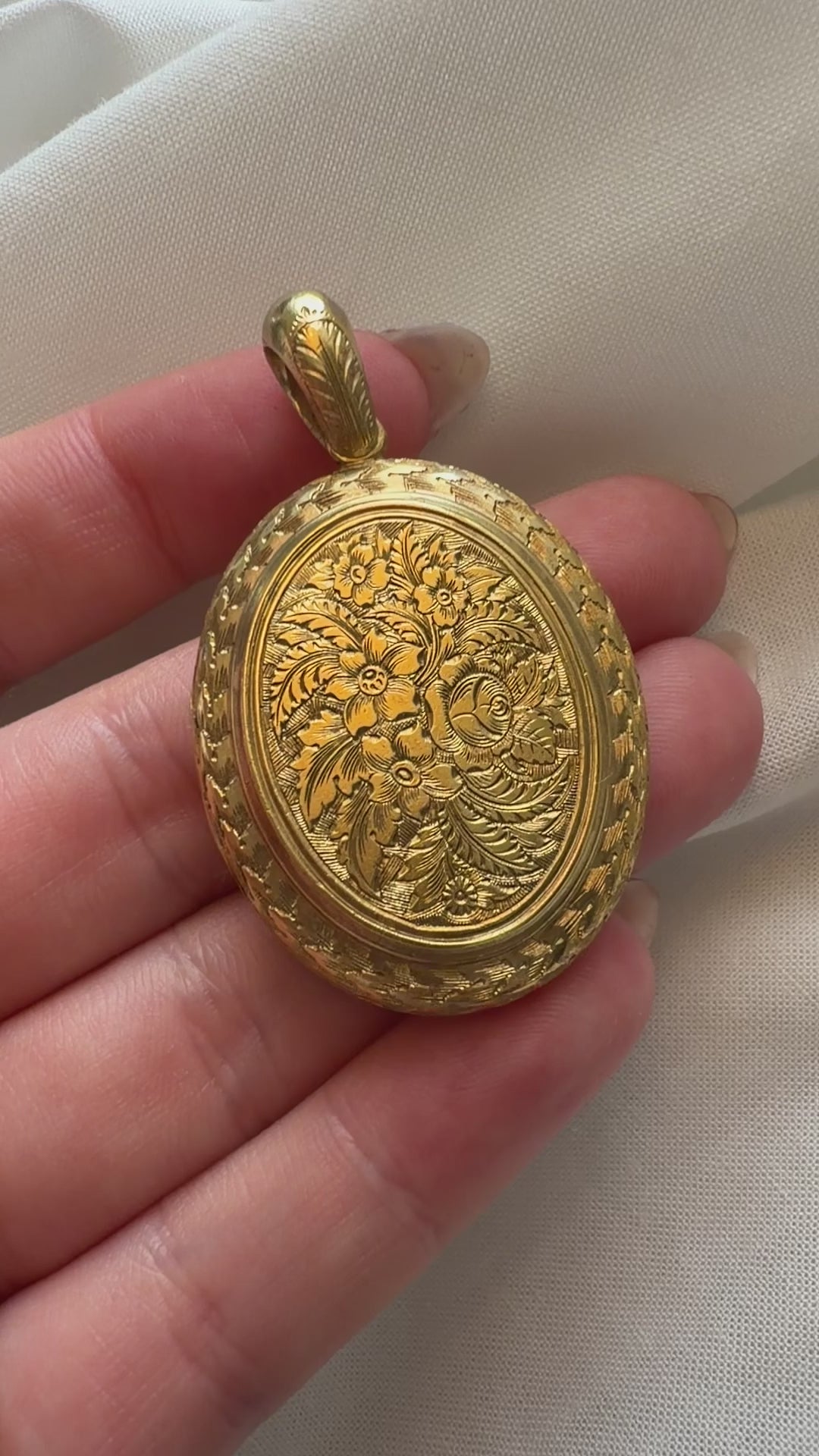 Victorian 18k Yellow Gold Floral Engraved Filigree Large Locket Pendant