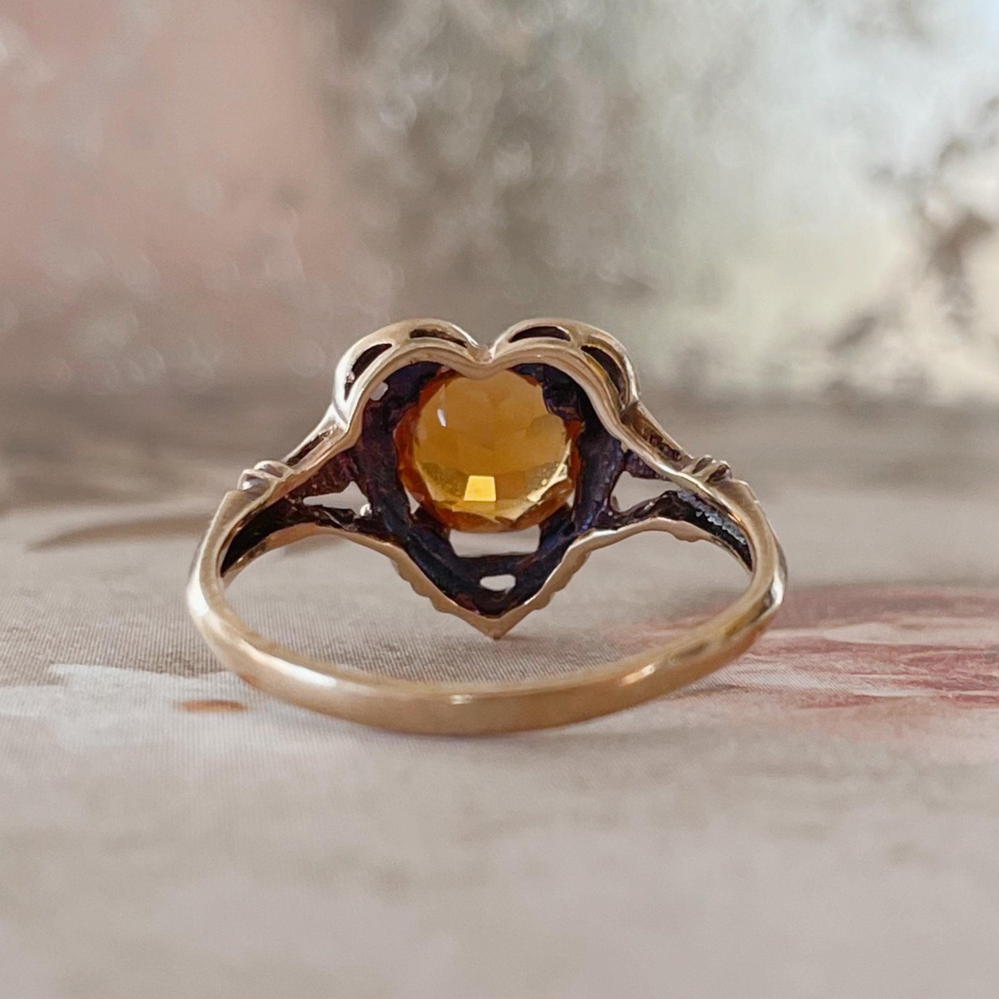 Retro 10k Yellow Gold and Citrine Heart Ring - Clover Collective Antiques