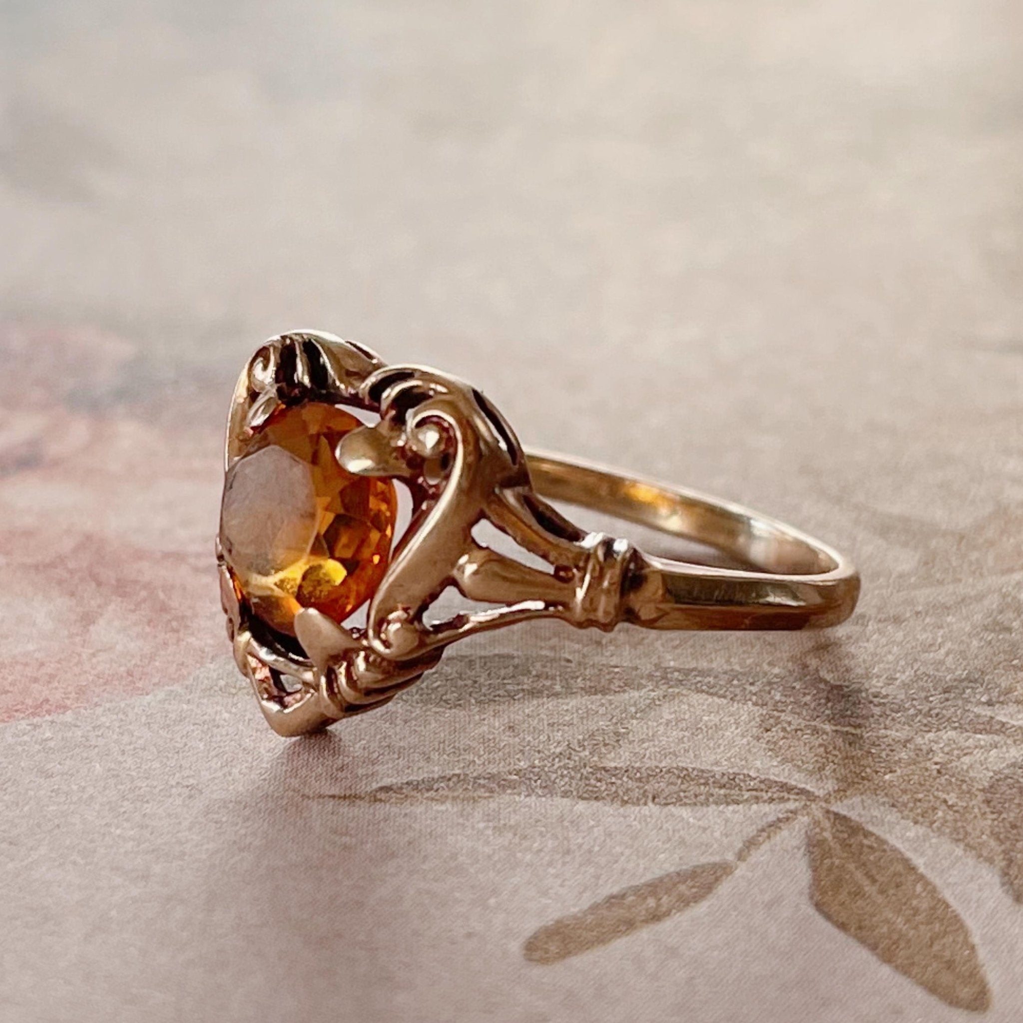 Retro 10k Yellow Gold and Citrine Heart Ring - Clover Collective Antiques