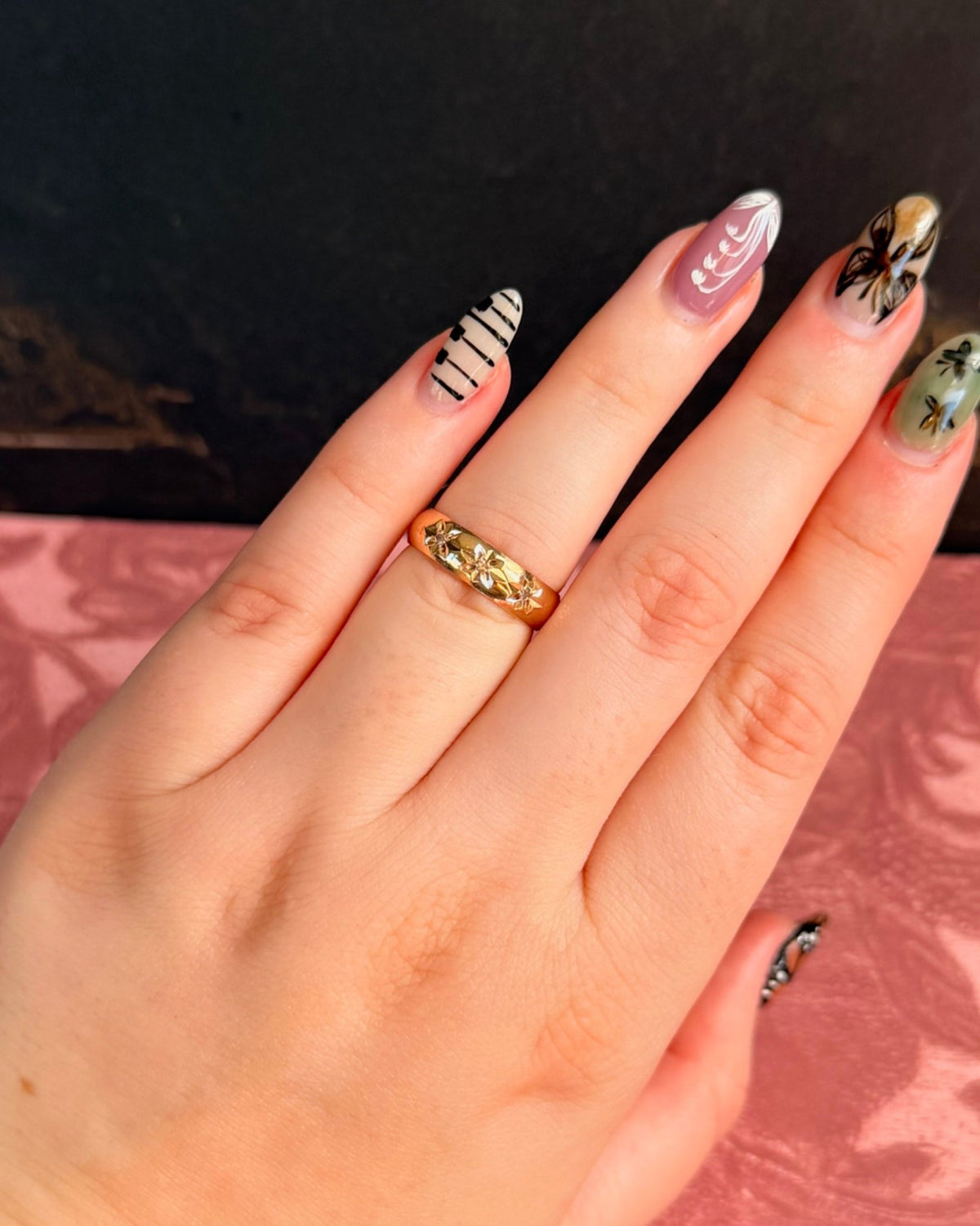 Retro 10k Yellow Gold Diamond Star 4.7 mm Band Ring - Clover Collective Antiques