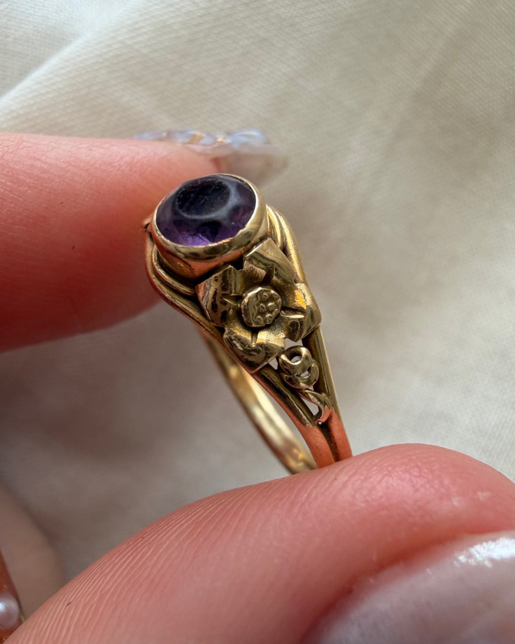 Retro 14k Yellow Gold and Amethyst Flower Ring - Clover Collective Antiques