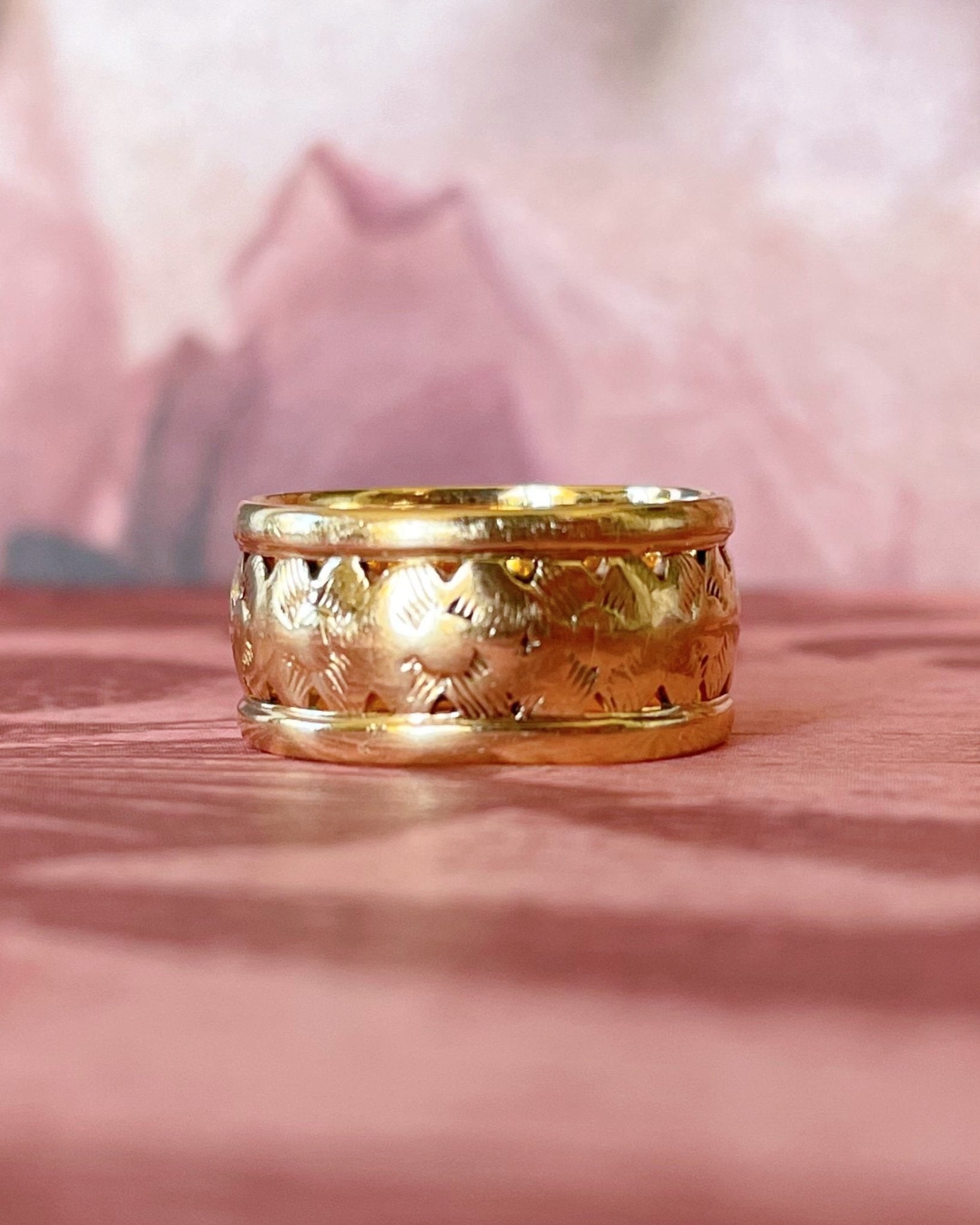 Retro 14k Yellow Gold and Diamond Floral Cigar Band - Clover Collective Antiques
