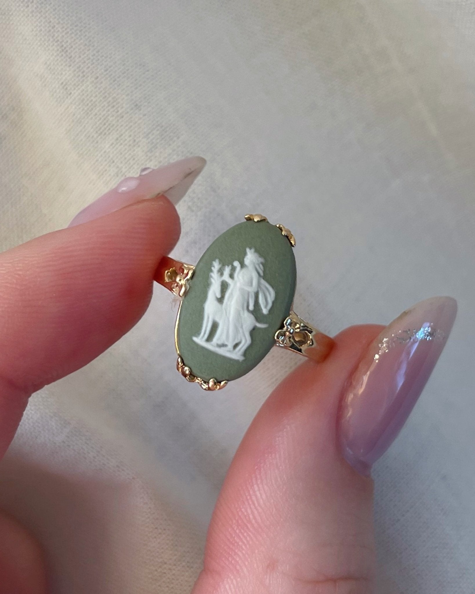 Vintage Wedgewood Jasperware England 14k Yellow Gold Diana and Stag Cameo Ring - Clover Collective Antiques