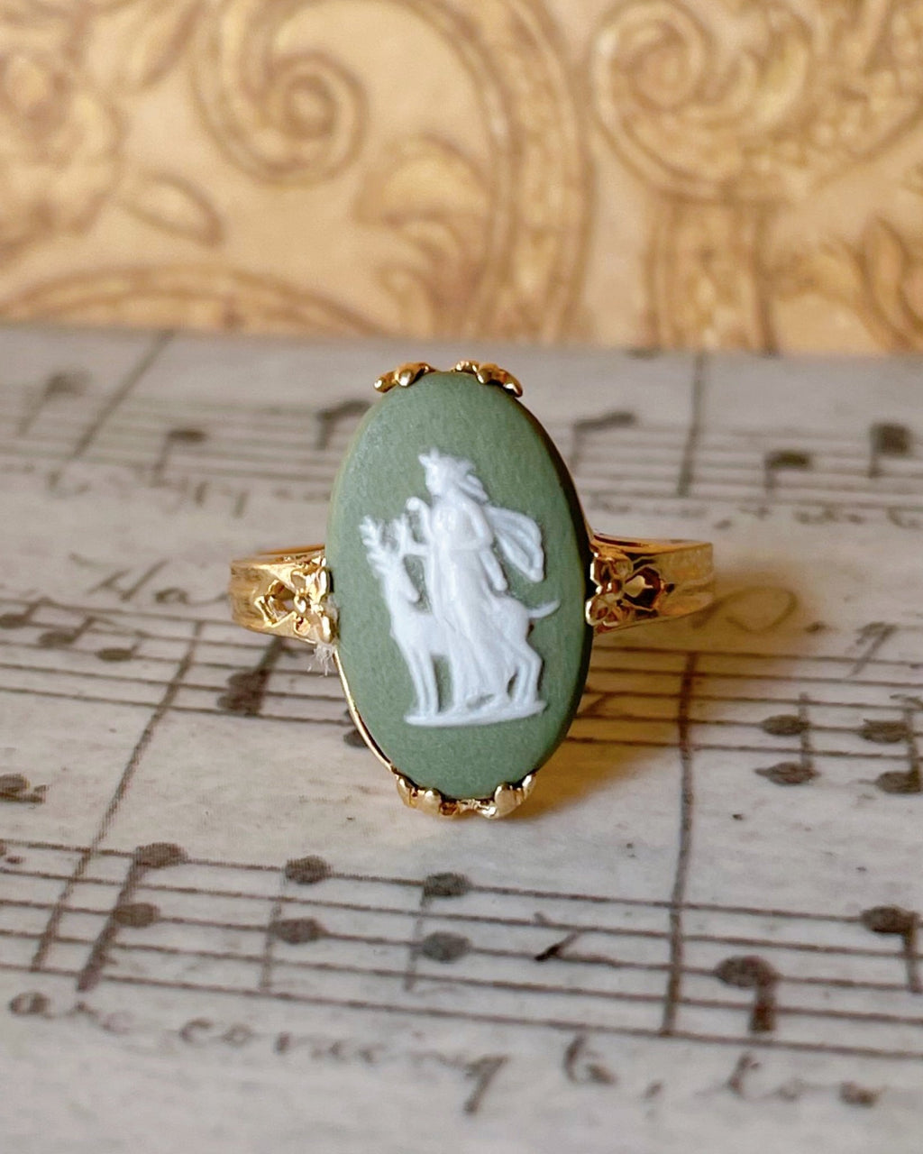Vintage Wedgewood Jasperware England 14k Yellow Gold Diana and Stag Cameo Ring - Clover Collective Antiques
