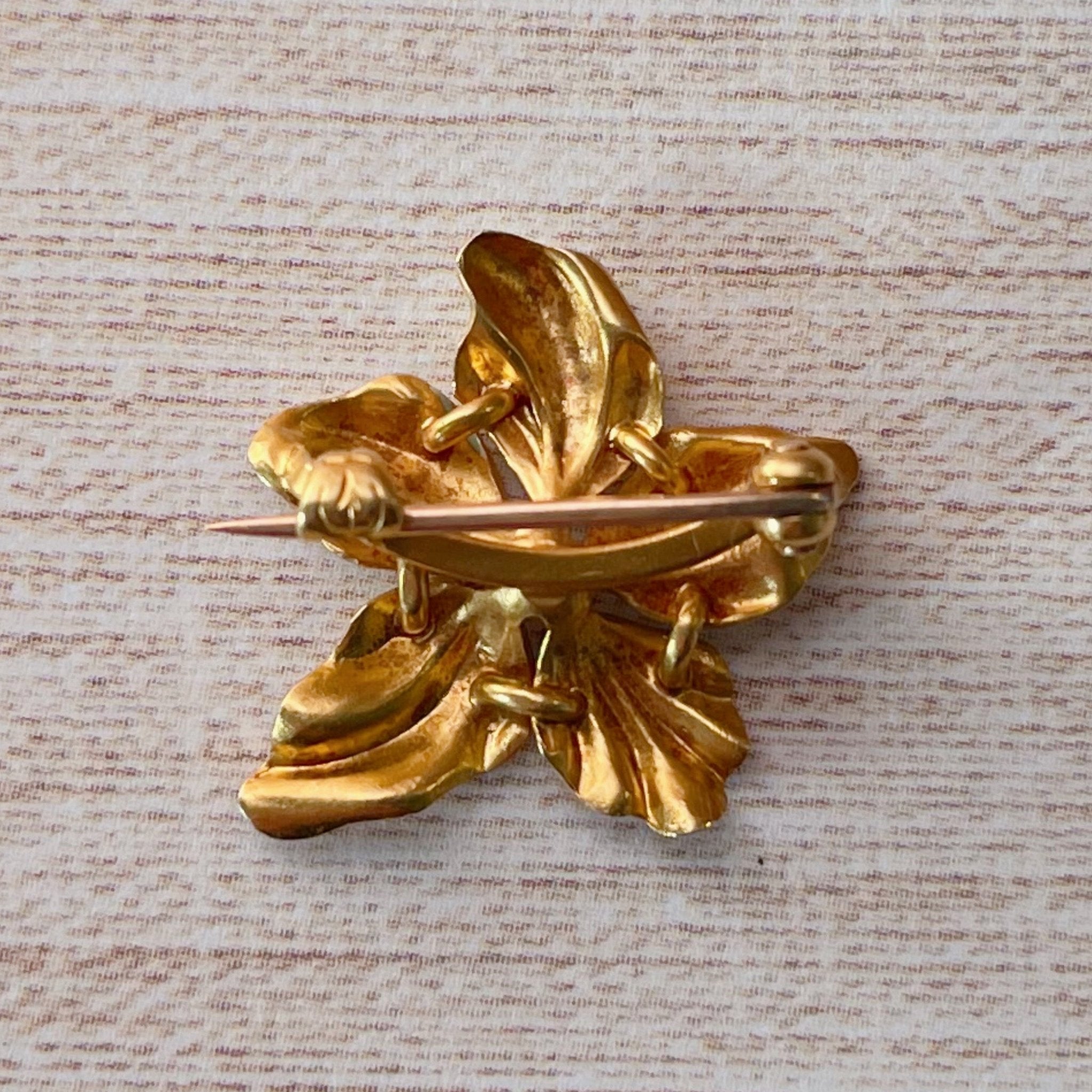 Whiteside & Blank Art Nouveau 14k Yellow Gold, Pearl, and Enamel Flower Pin - Clover Collective Antiques